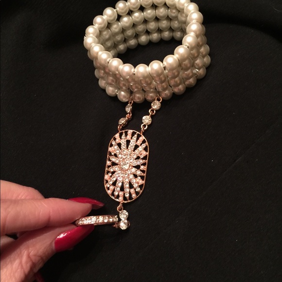 ❤️Beautiful simulated Pearl Bella Bracelet - Picture 4 of 5